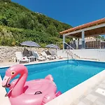 Four-bedroom In Holiday home Babino Polje
