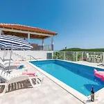 Four-bedroom In Holiday home Babino Polje