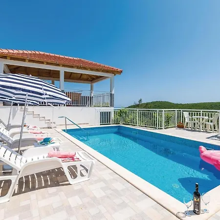 Four-bedroom In Сasa de vacaciones Babino Polje