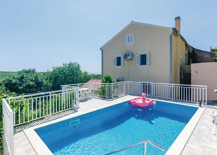 בית נופש Four-bedroom In *