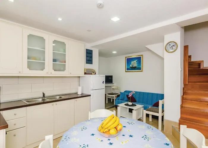 בית נופש Four-bedroom In Babino Polje