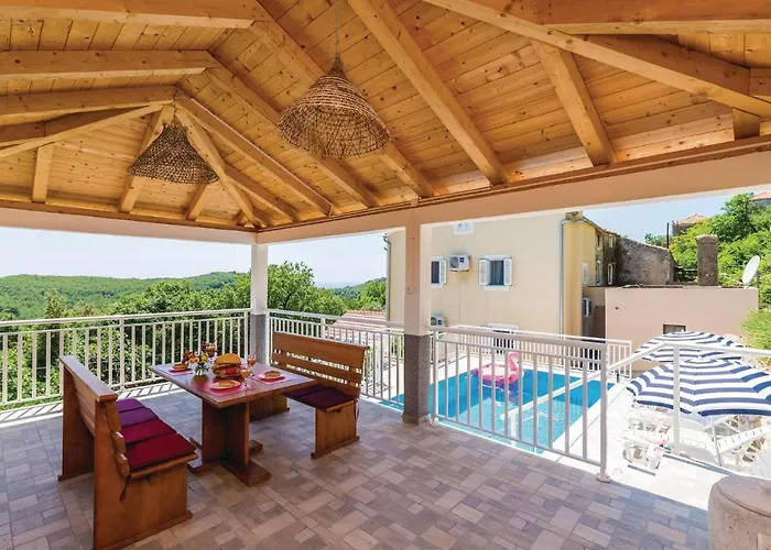 בית נופש Four-bedroom In