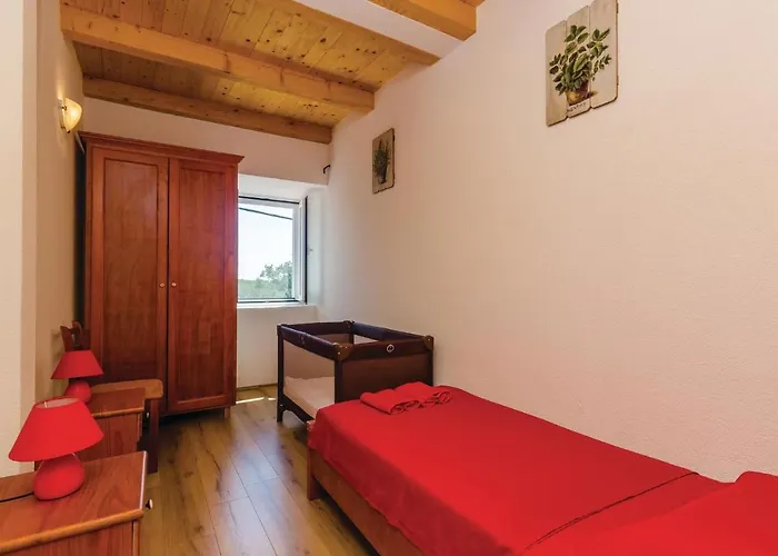 Four-bedroom In בית נופש